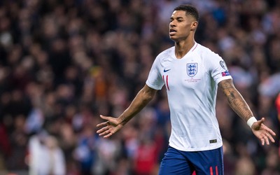 有球体育讨论-她的球鞋是定制款